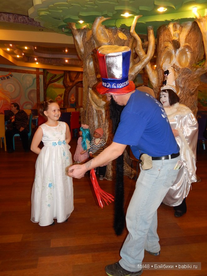 Новогодний карнавал в кукольной стране