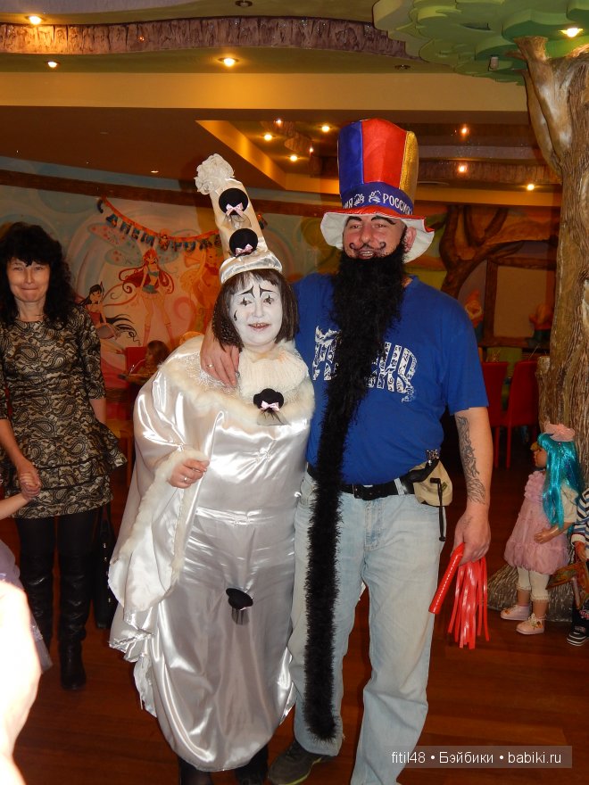 Новогодний карнавал в кукольной стране