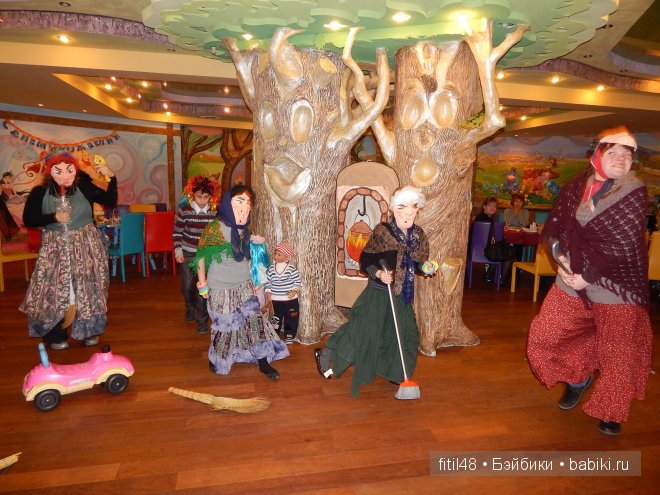 Новогодний карнавал в кукольной стране