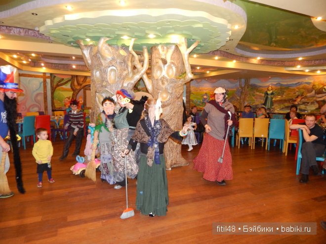 Новогодний карнавал в кукольной стране