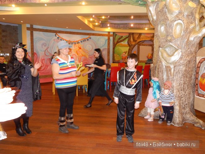 Новогодний карнавал в кукольной стране