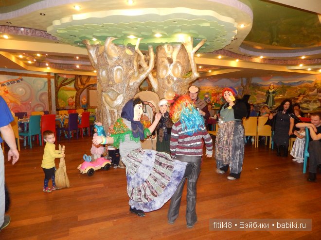 Новогодний карнавал в кукольной стране