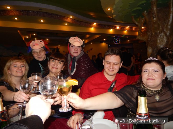 Новогодний карнавал в кукольной стране