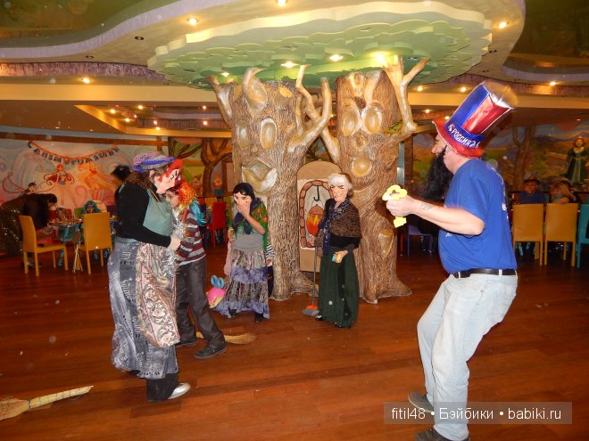 Новогодний карнавал в кукольной стране