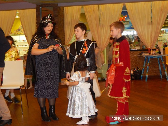 Новогодний карнавал в кукольной стране