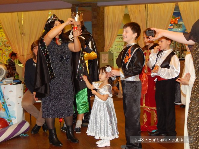 Новогодний карнавал в кукольной стране