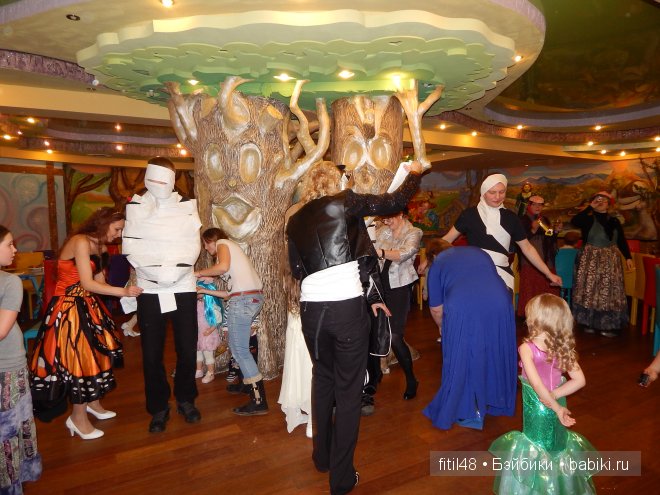 Новогодний карнавал в кукольной стране