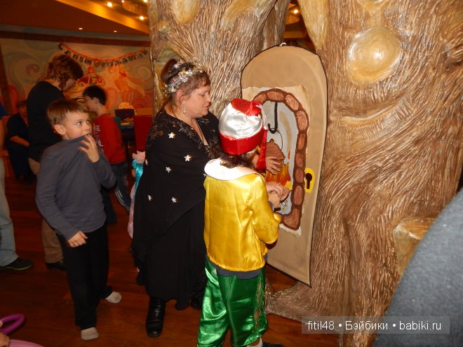 Новогодний карнавал в кукольной стране