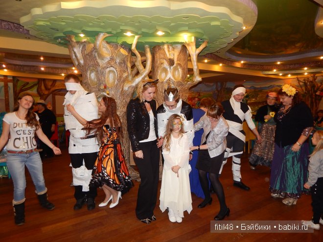 Новогодний карнавал в кукольной стране