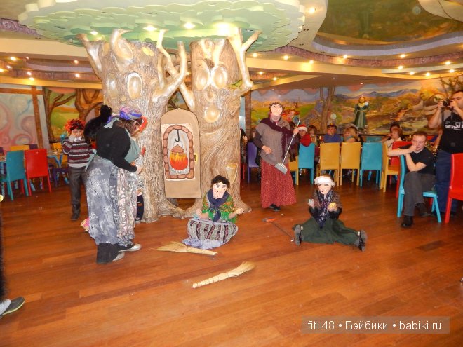 Новогодний карнавал в кукольной стране