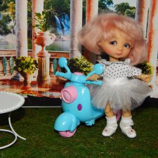 Ника и мопед