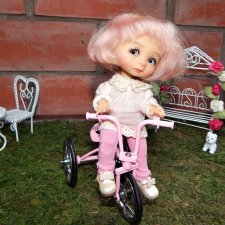 Розовый трехколесный