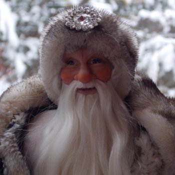 Дед Мороз спешит на праздник к нам