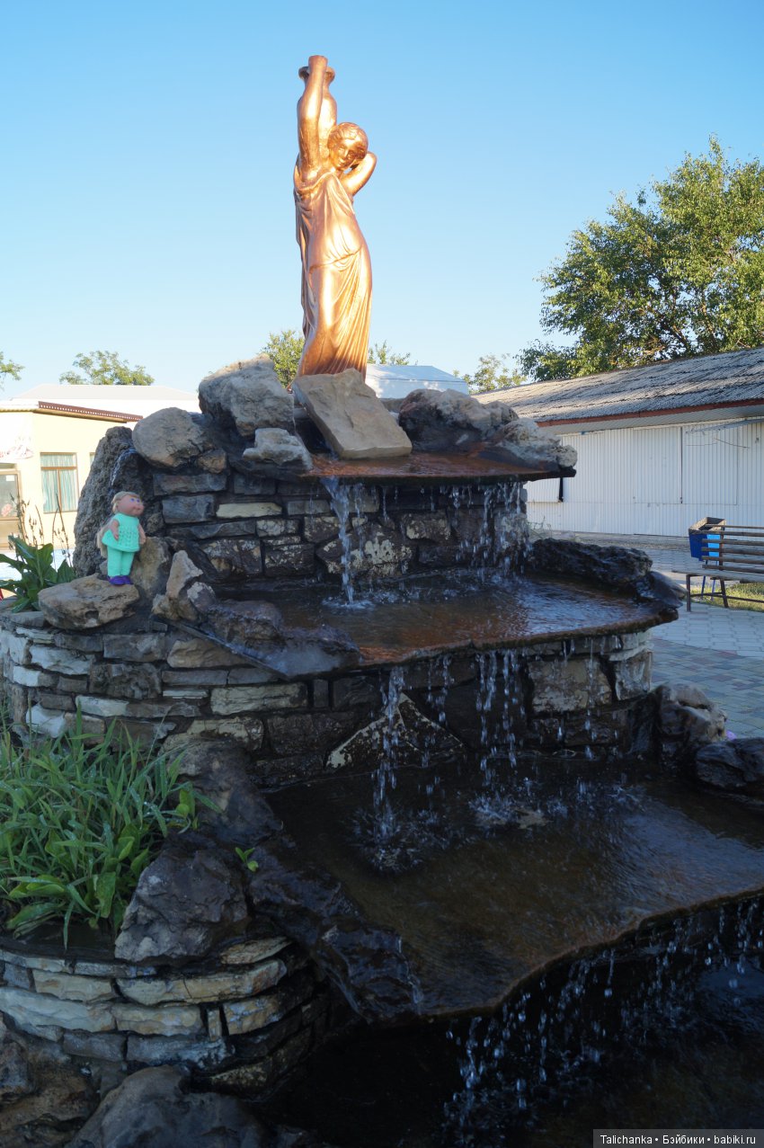 Лето 2017. Азовское море, ст. Голубицкая. Капустки Ксюшка и Ирэна на отдыхе