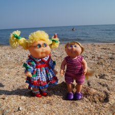 Лето 2017. Азовское море, ст. Голубицкая. Капустки Ксюшка и Ирэна на отдыхе