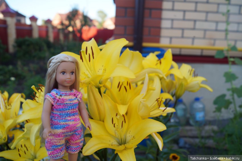 Когда появляется новая куколка, хочется её наряжать