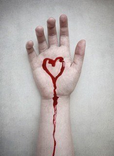 Суеверия, ритуалы и обычаи советских детей. Сплюнуть, постучать по дереву, подержаться за пуговку