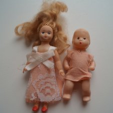 Непрекращающийся поток кукол и игрушек. Они сами идут, честное слово сами