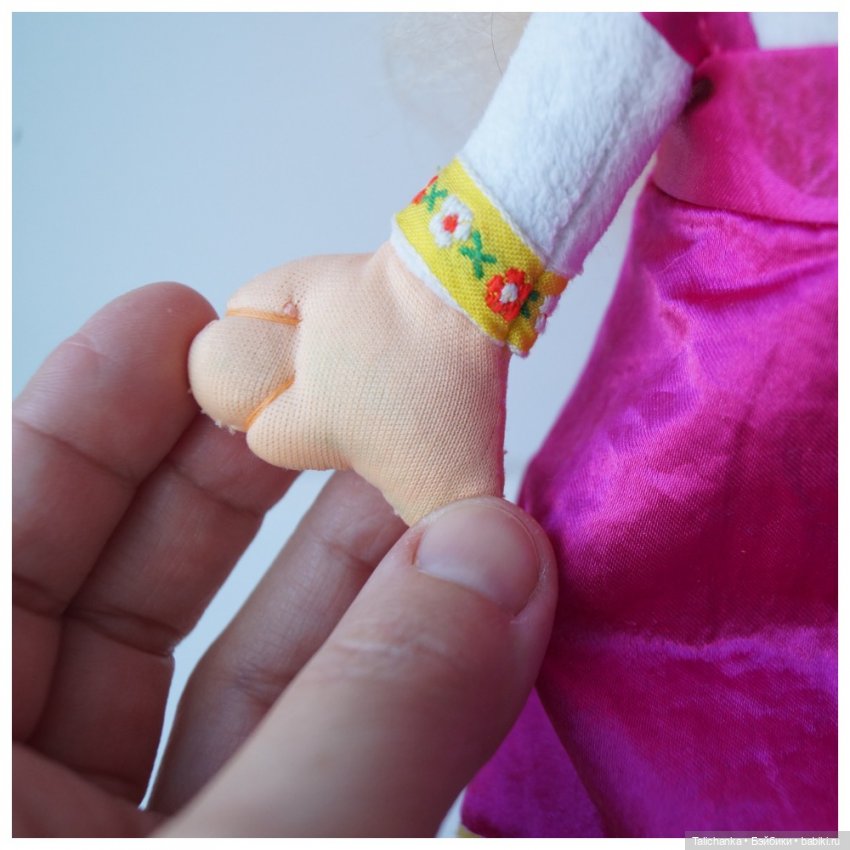 Вторая выписка марта. Нейрохирург вылечил девочку. Снова убираем банчемсы из волос Маши. Соединила голову и тело, получилась