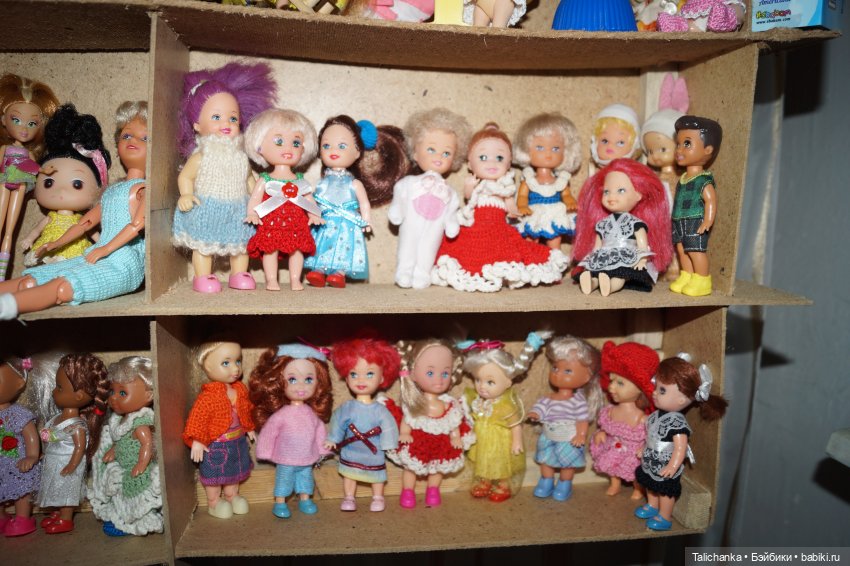 Вторая выписка апреля. Паяем отломанные ножки. Утерян шейный шарнир, меняем его на бусину. Тройной обмен телами и головами