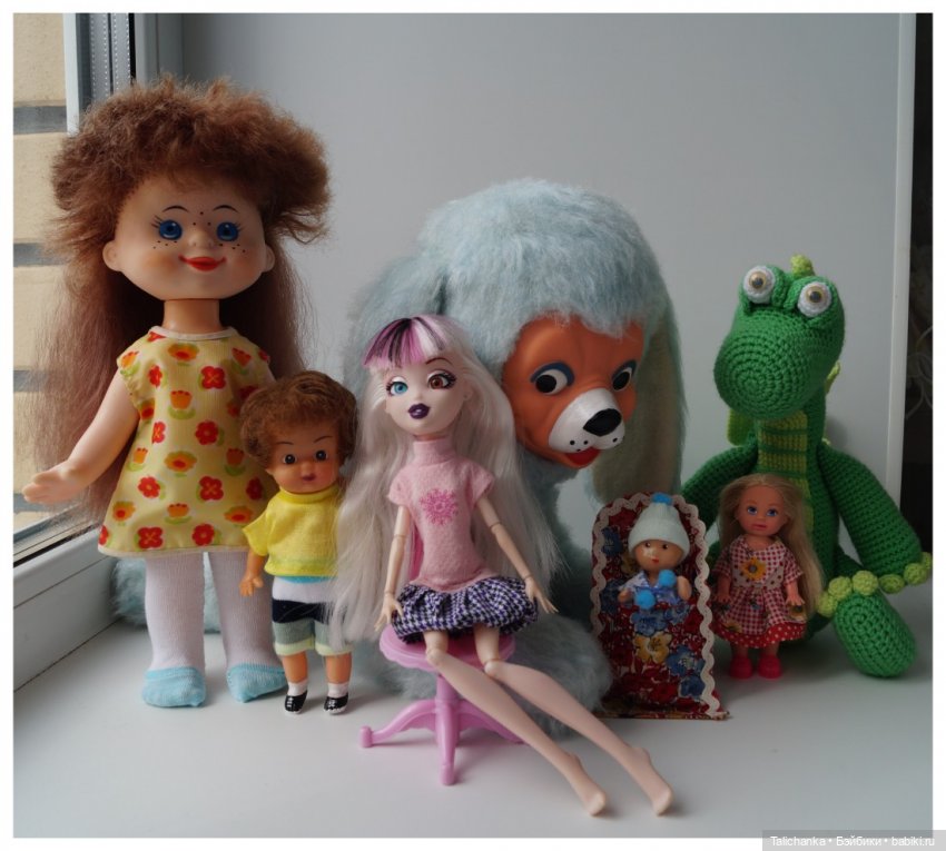 Вторая выписка апреля. Паяем отломанные ножки. Утерян шейный шарнир, меняем его на бусину. Тройной обмен телами и головами