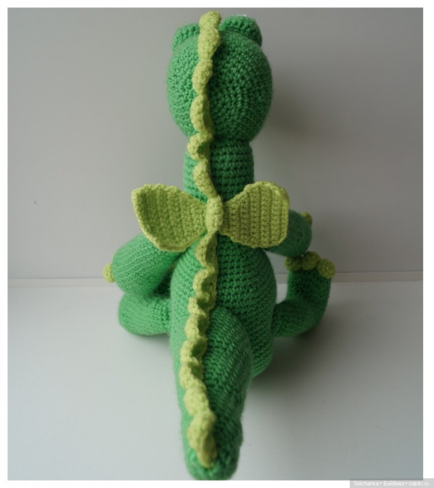 Вторая выписка апреля. Паяем отломанные ножки. Утерян шейный шарнир, меняем его на бусину. Тройной обмен телами и головами