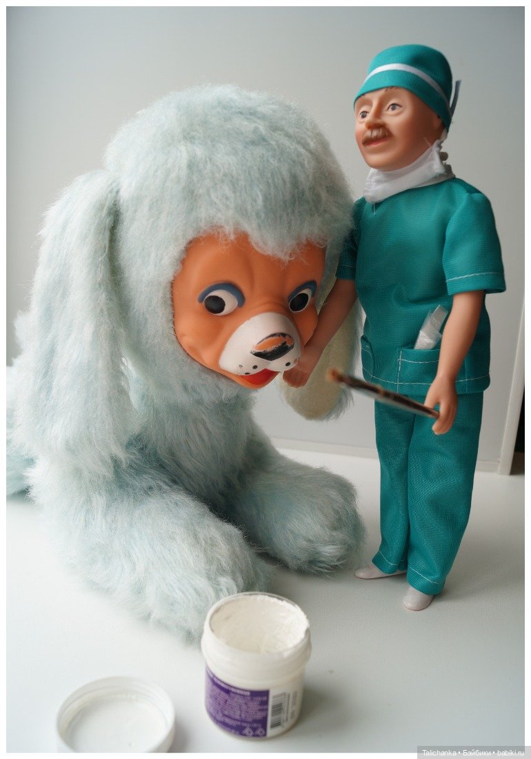 Вторая выписка апреля. Паяем отломанные ножки. Утерян шейный шарнир, меняем его на бусину. Тройной обмен телами и головами