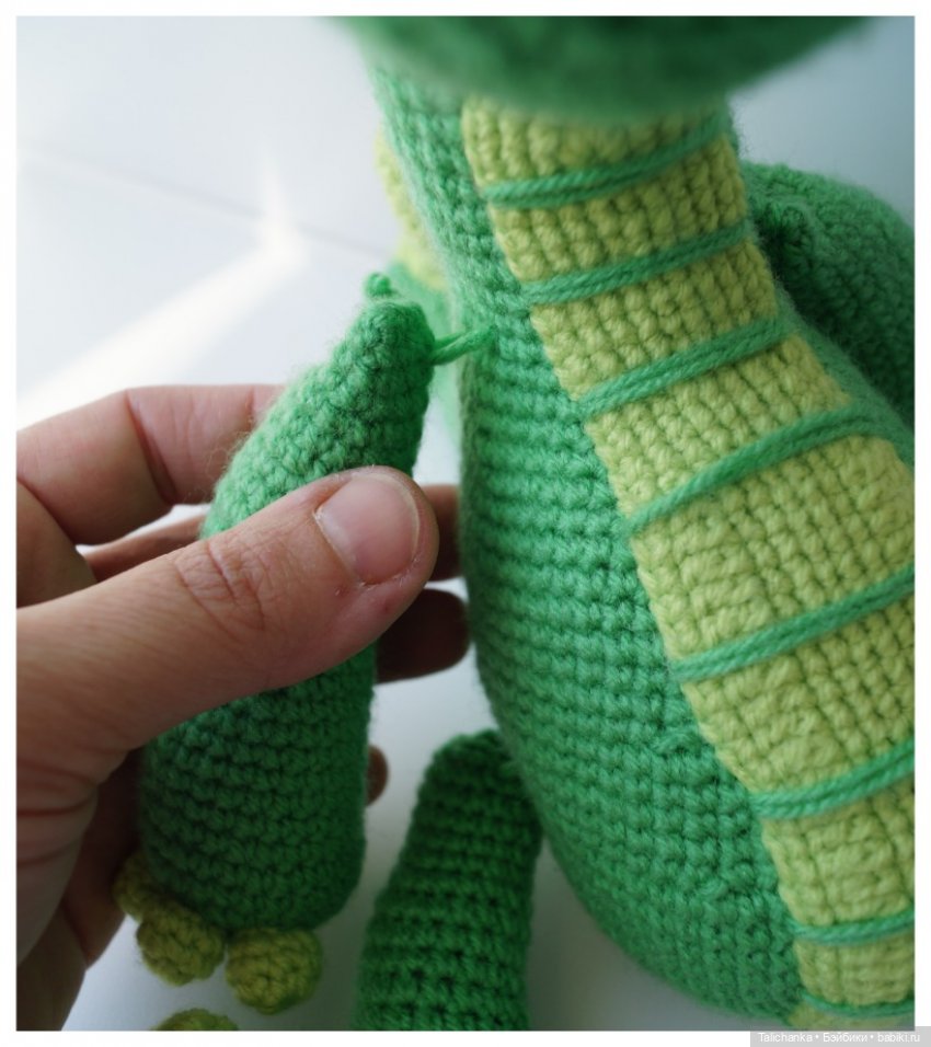 Вторая выписка апреля. Паяем отломанные ножки. Утерян шейный шарнир, меняем его на бусину. Тройной обмен телами и головами