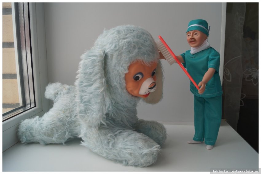 Вторая выписка апреля. Паяем отломанные ножки. Утерян шейный шарнир, меняем его на бусину. Тройной обмен телами и головами