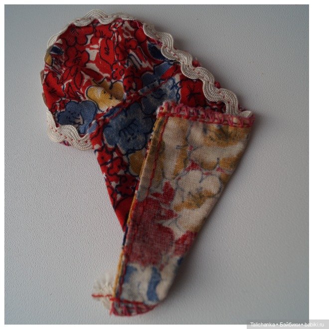 Вторая выписка апреля. Паяем отломанные ножки. Утерян шейный шарнир, меняем его на бусину. Тройной обмен телами и головами