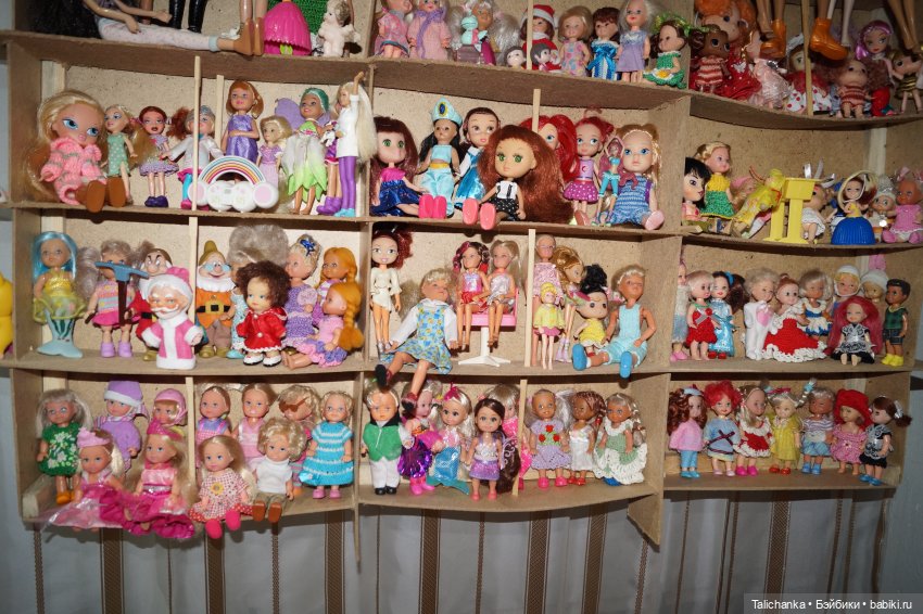 Вторая выписка апреля. Паяем отломанные ножки. Утерян шейный шарнир, меняем его на бусину. Тройной обмен телами и головами