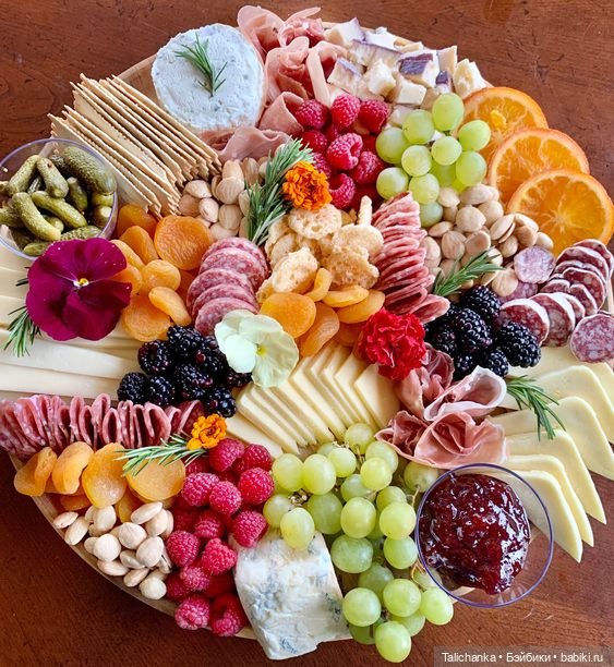 Вторая выписка апреля. Паяем отломанные ножки. Утерян шейный шарнир, меняем его на бусину. Тройной обмен телами и головами