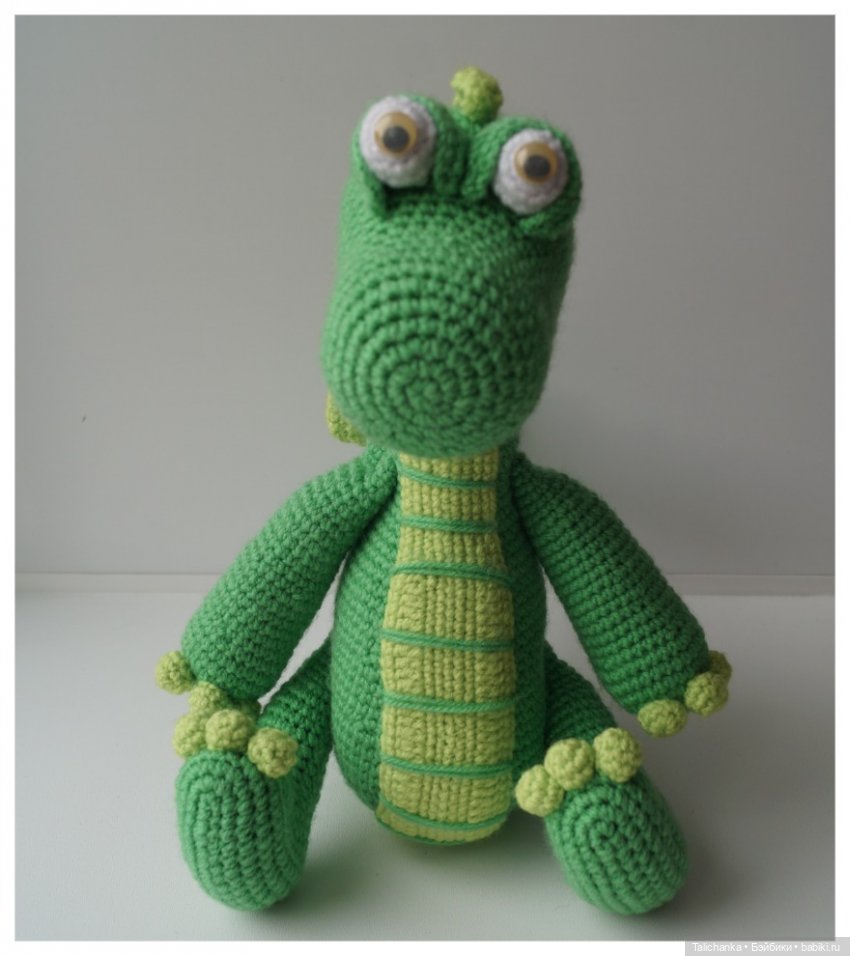 Вторая выписка апреля. Паяем отломанные ножки. Утерян шейный шарнир, меняем его на бусину. Тройной обмен телами и головами