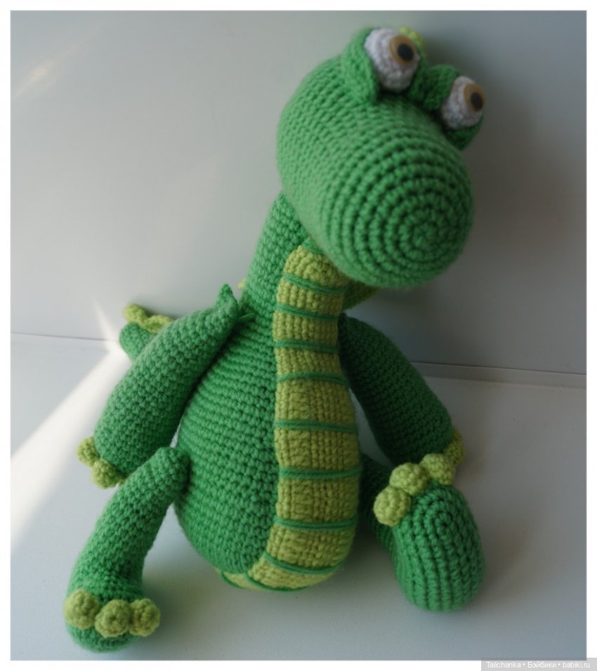 Вторая выписка апреля. Паяем отломанные ножки. Утерян шейный шарнир, меняем его на бусину. Тройной обмен телами и головами