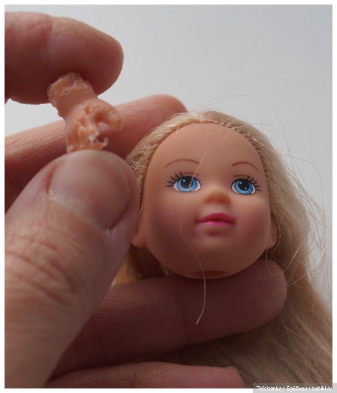 Вторая выписка апреля. Паяем отломанные ножки. Утерян шейный шарнир, меняем его на бусину. Тройной обмен телами и головами