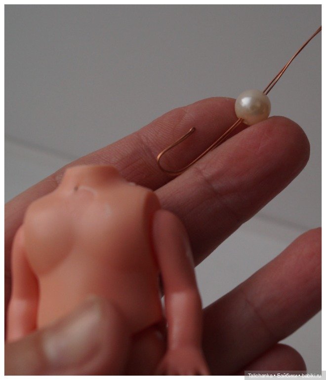 Вторая выписка апреля. Паяем отломанные ножки. Утерян шейный шарнир, меняем его на бусину. Тройной обмен телами и головами