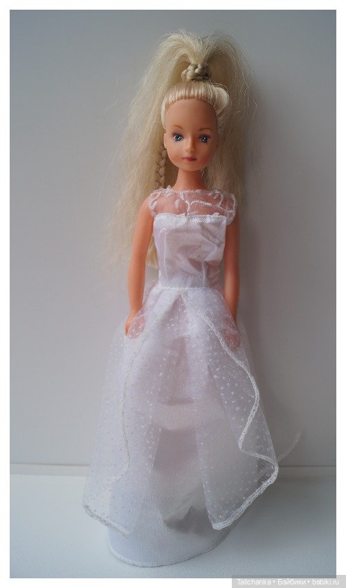 Четвёртая выписка мая. Одноклассница привезла мне куклу из Ярославской области. Куклы замарашки стали красавицами. Из