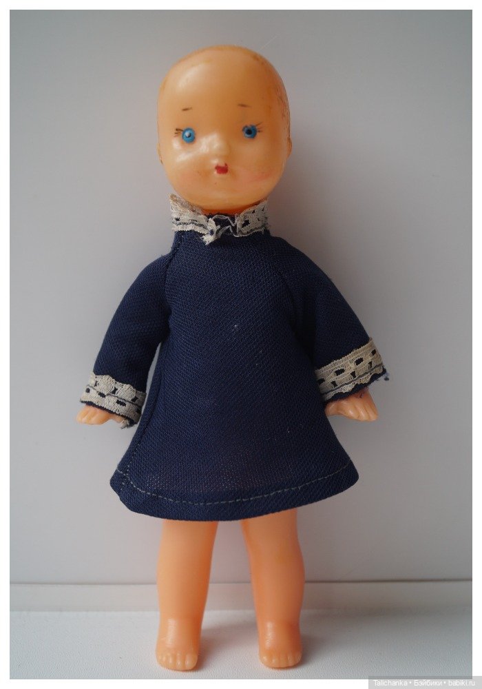 Выкройка платьица для куколок ростом около 20 см. Подходит для кукол СССР и ГДР