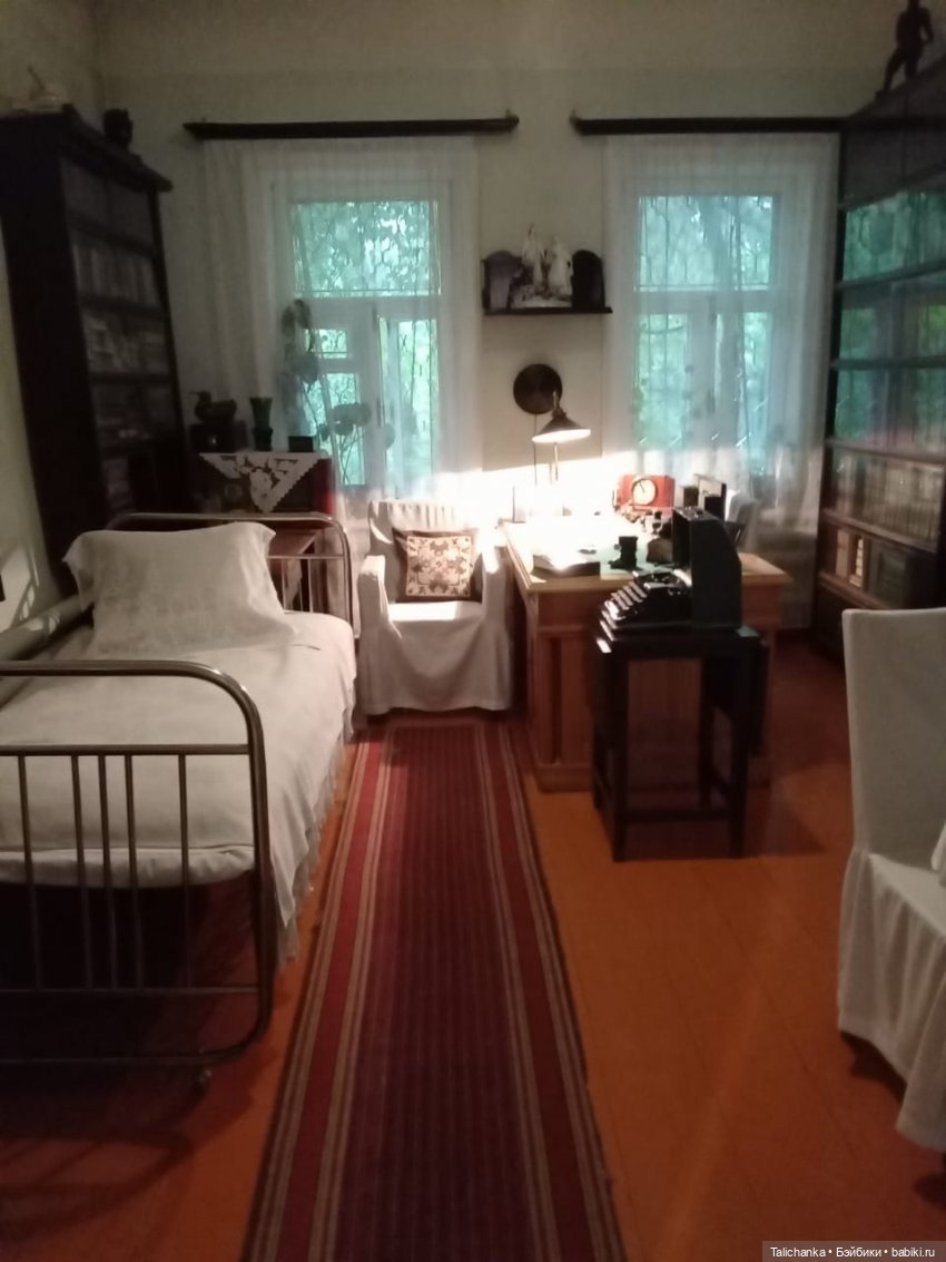 Вторая выписка июля. Перепрошивка, трессы вместо волос, починка перелома ноги беременной Штеффи+ бонус: фото из дома-музея