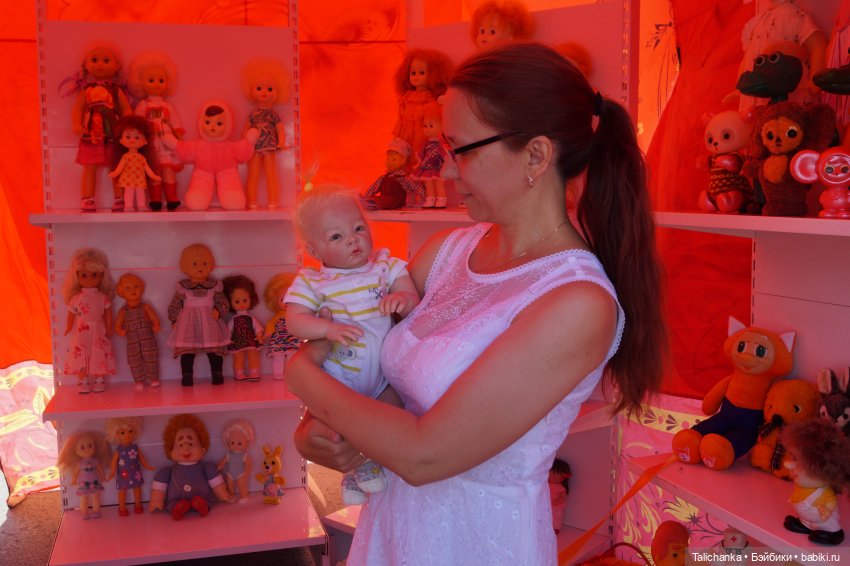 Вторая выписка августа. Вправлено 2 перелома шеи и один перелом запястья. Прошиваем волосы, восстанавливаем роспись акрилом