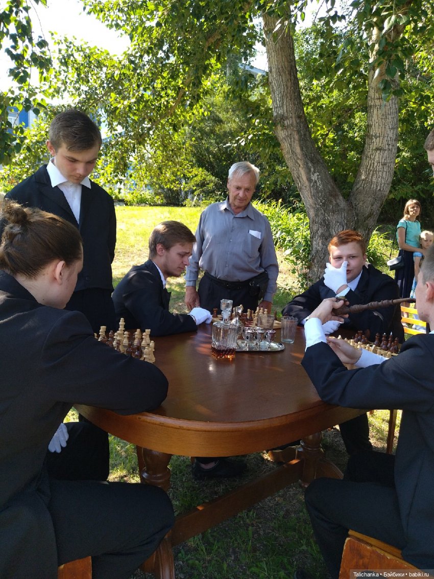 Вторая выписка августа. Вправлено 2 перелома шеи и один перелом запястья. Прошиваем волосы, восстанавливаем роспись акрилом