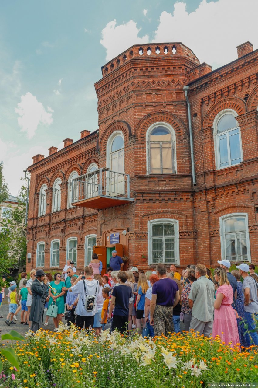 Вторая выписка августа. Вправлено 2 перелома шеи и один перелом запястья. Прошиваем волосы, восстанавливаем роспись акрилом