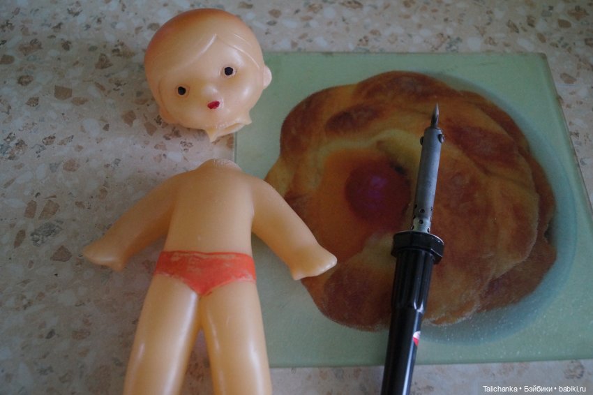 Вторая выписка августа. Вправлено 2 перелома шеи и один перелом запястья. Прошиваем волосы, восстанавливаем роспись акрилом