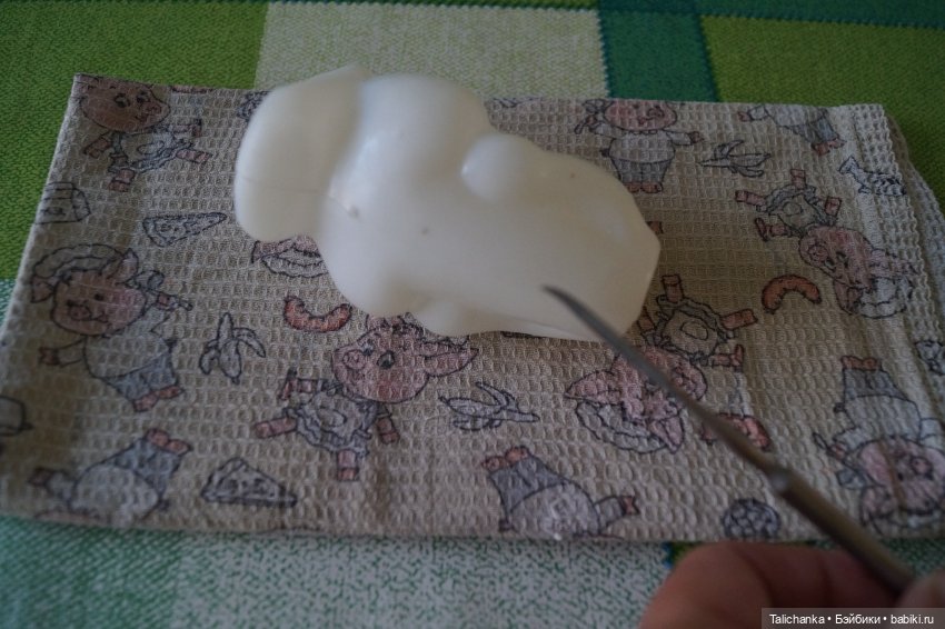 Вторая выписка августа. Вправлено 2 перелома шеи и один перелом запястья. Прошиваем волосы, восстанавливаем роспись акрилом