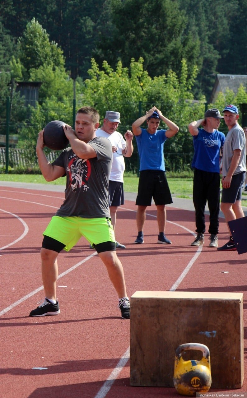 Вторая выписка августа. Вправлено 2 перелома шеи и один перелом запястья. Прошиваем волосы, восстанавливаем роспись акрилом