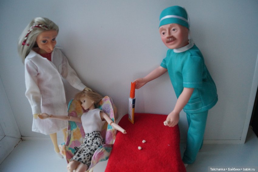 Вторая выписка августа. Вправлено 2 перелома шеи и один перелом запястья. Прошиваем волосы, восстанавливаем роспись акрилом