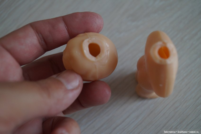 Вторая выписка августа. Вправлено 2 перелома шеи и один перелом запястья. Прошиваем волосы, восстанавливаем роспись акрилом