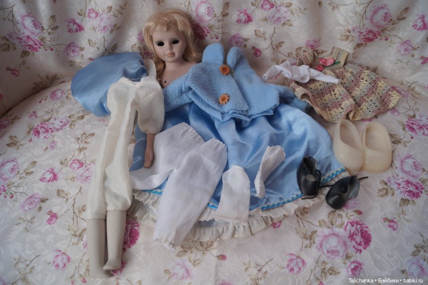 Пришла посылка с мягкими игрушками, а ещё одна с куклами