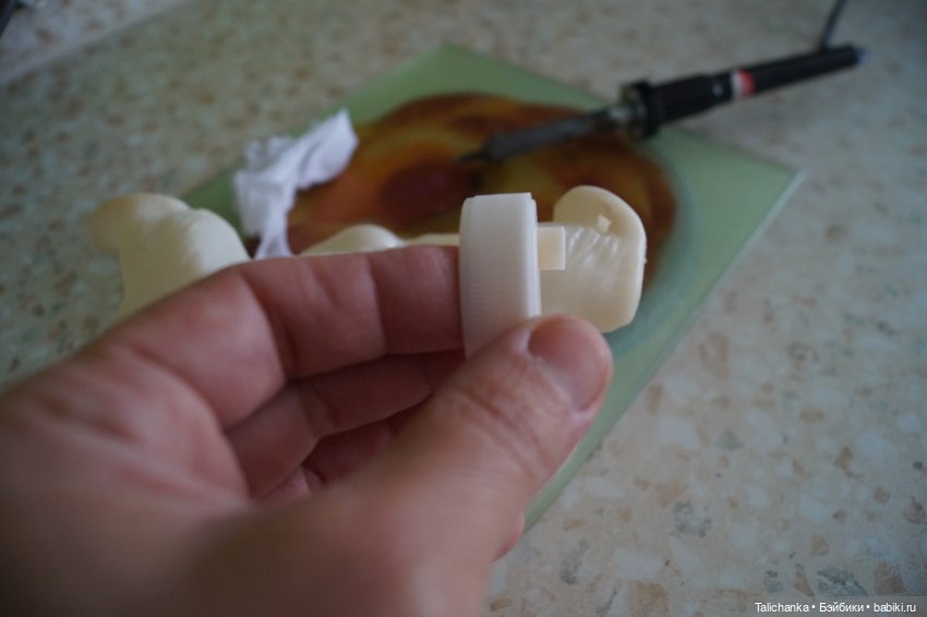 Третья выписка сентября. Паяем маму Умки, клеим колкий пластик, нейрохирург вылечил верблюда. Восстанавливаем волосы паром