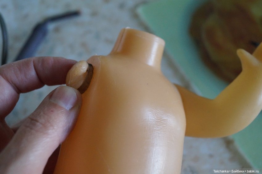 Пятая выписка октября. Как спаять сломанную на кусочки ногу и как её укрепить. Прошивка советской куклы. Из половинки куклы